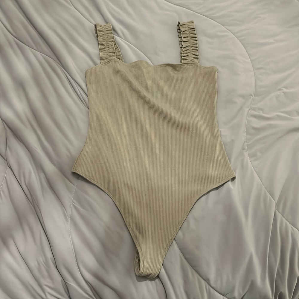 Aritzia Sunday Best Small Taupe Bodysuit